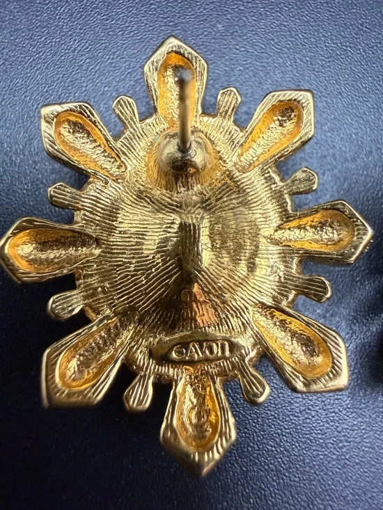 Vintage Avon Ice Blue Rhinestone Gold Tone Snowflake Flower Earrings - Picture 4 of 5